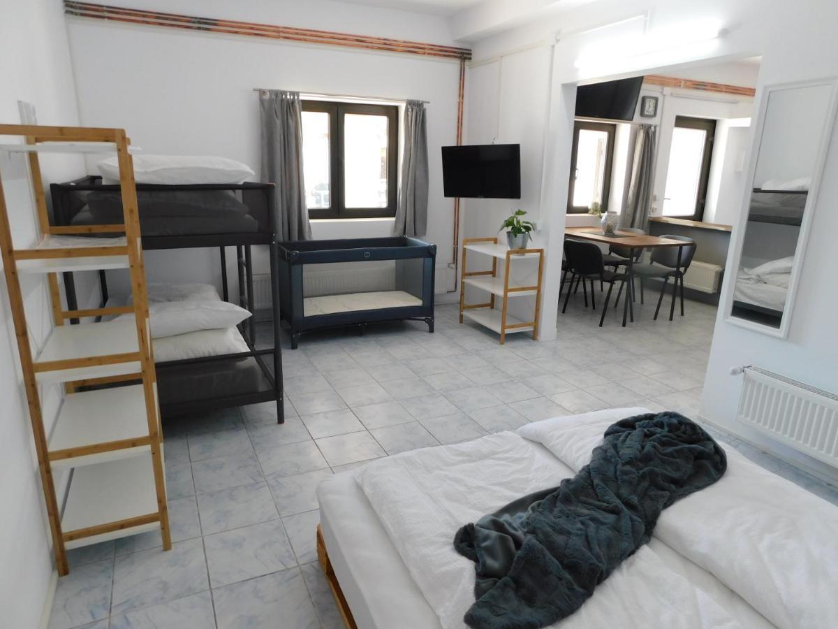 Mountain Vista Suites Zărneşti Bagian luar foto