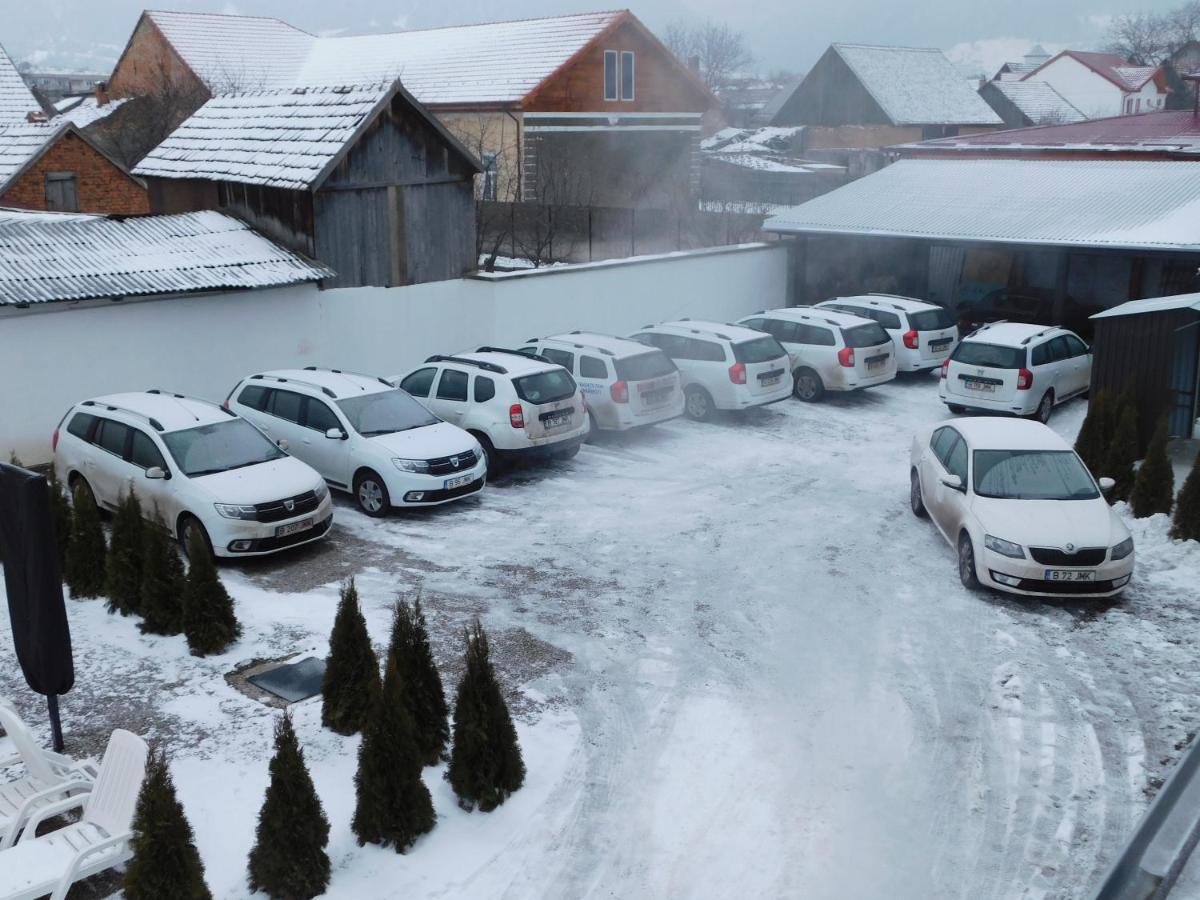 Mountain Vista Suites Zărneşti Bagian luar foto