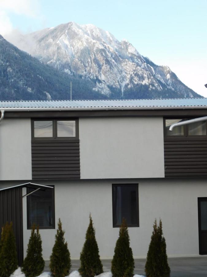 Mountain Vista Suites Zărneşti Bagian luar foto