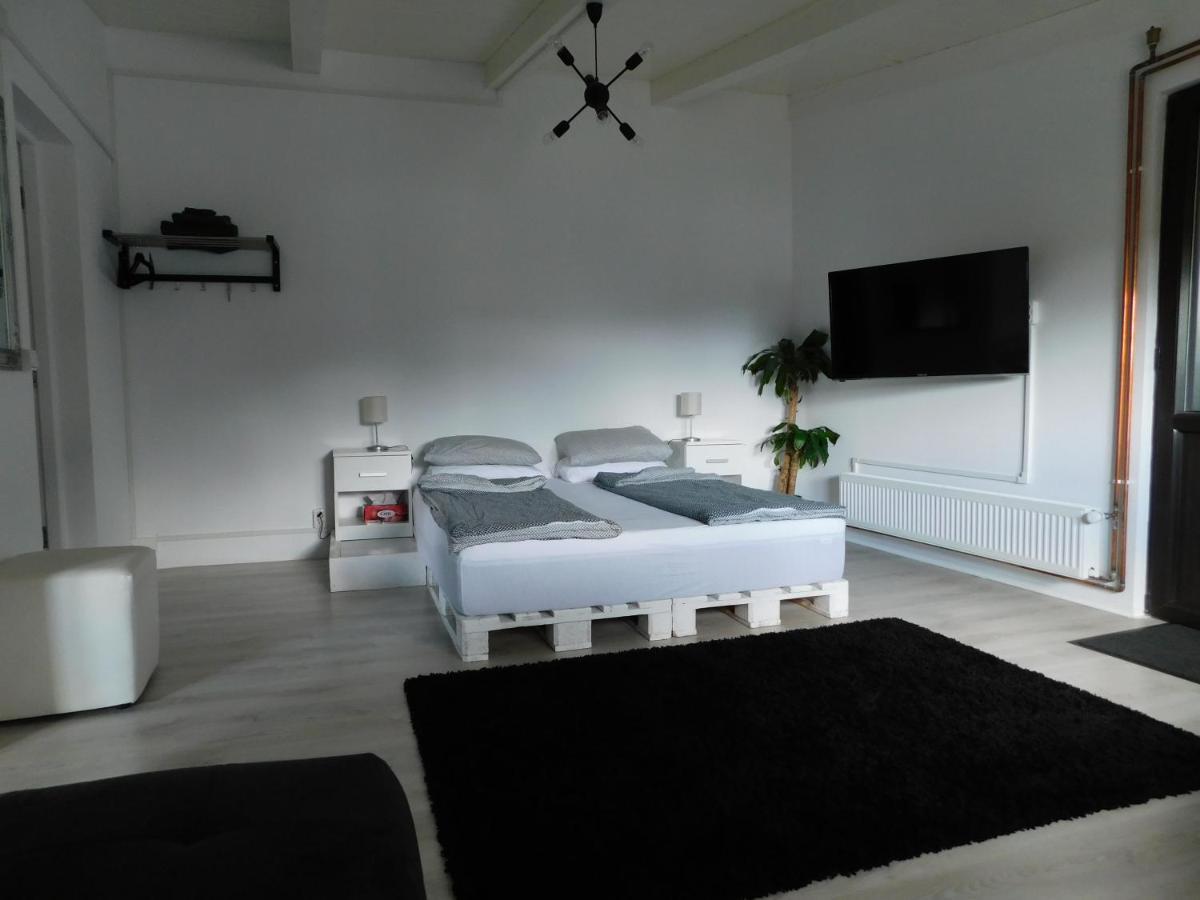 Mountain Vista Suites Zărneşti Bagian luar foto
