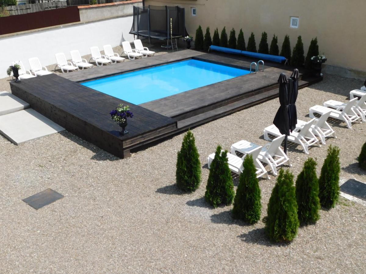 Mountain Vista Suites Zărneşti Bagian luar foto