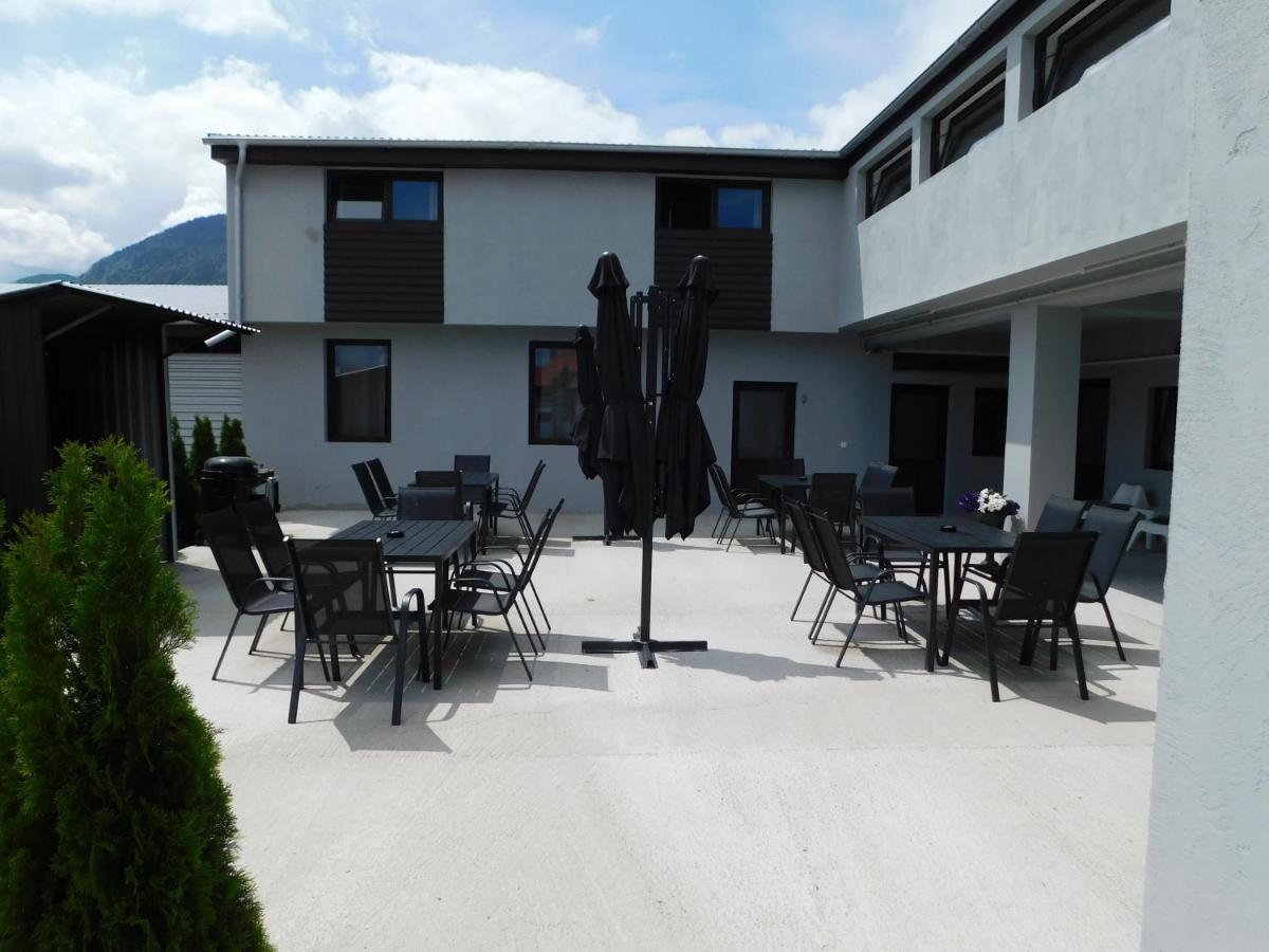 Mountain Vista Suites Zărneşti Bagian luar foto