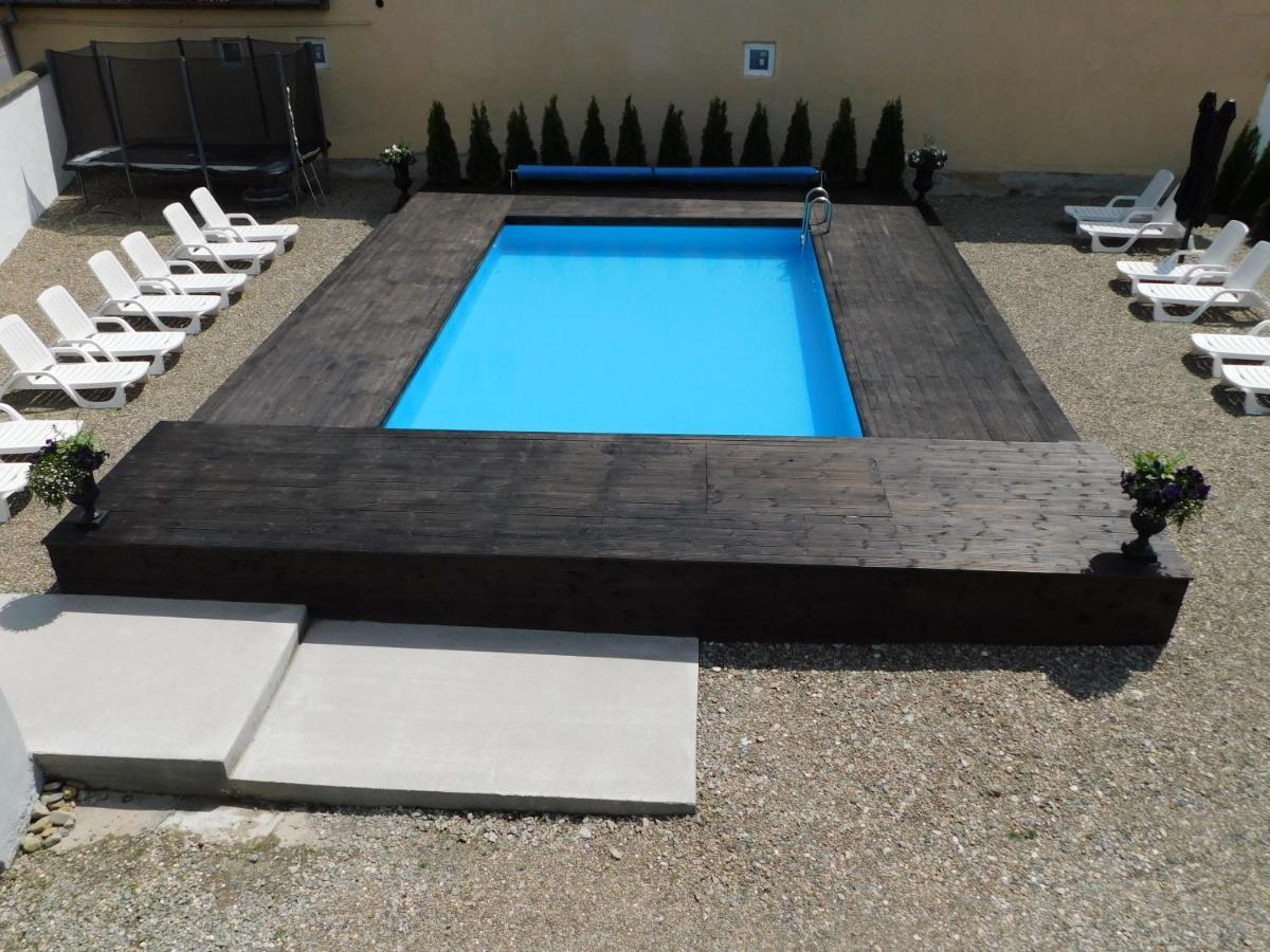 Mountain Vista Suites Zărneşti Bagian luar foto